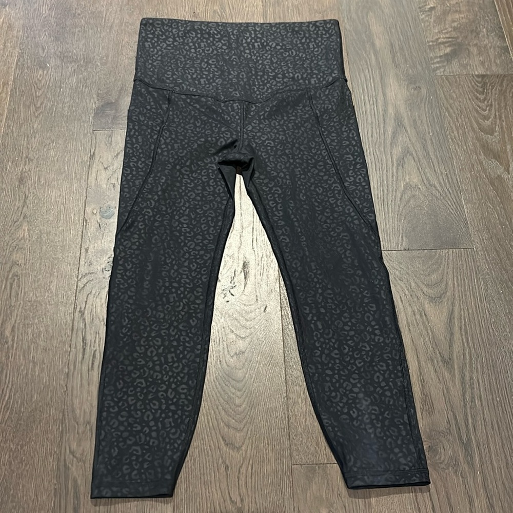 Gap fit maternity yoga pants size S black cheetah print 7/8 length